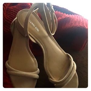 NWOT Gianni Bini ankle wrapped Block Heel Nude